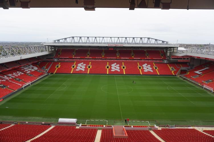 亚特拉斯队遭遇惨败，保级压力加大